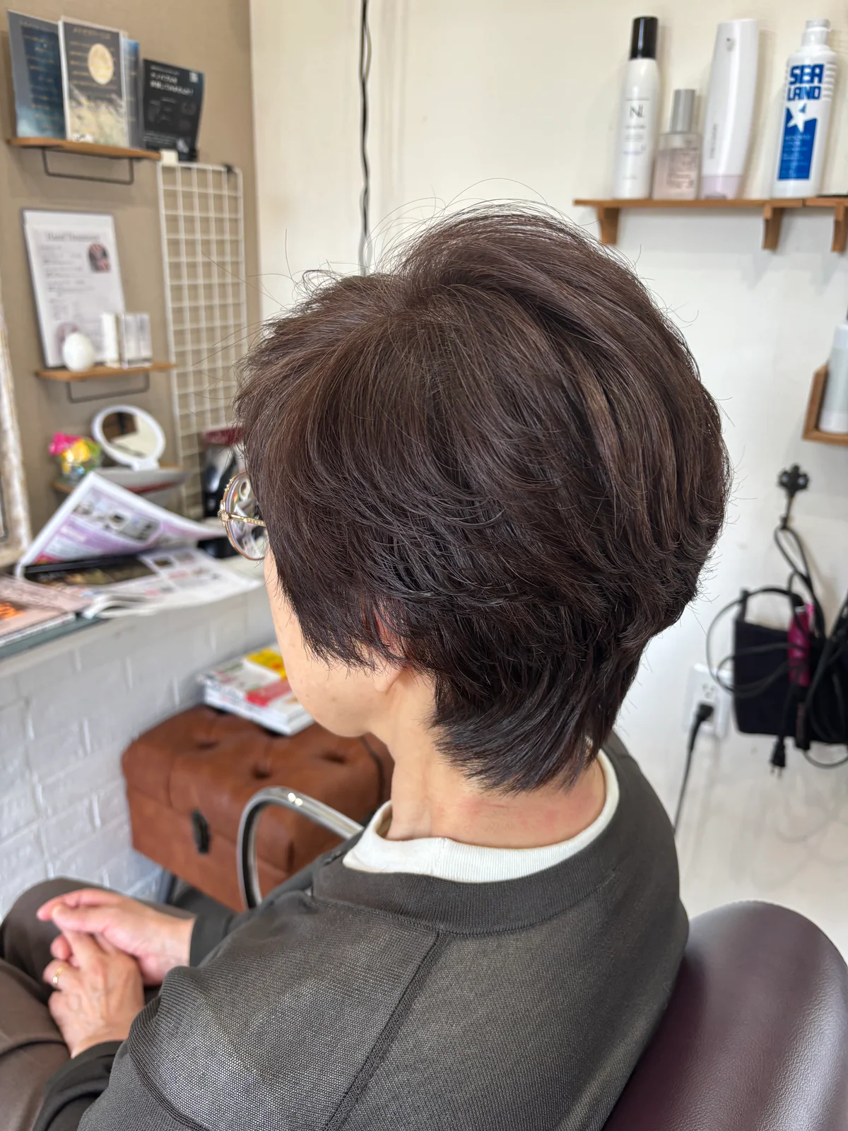 軽やかな動きのショートレイヤースタイル